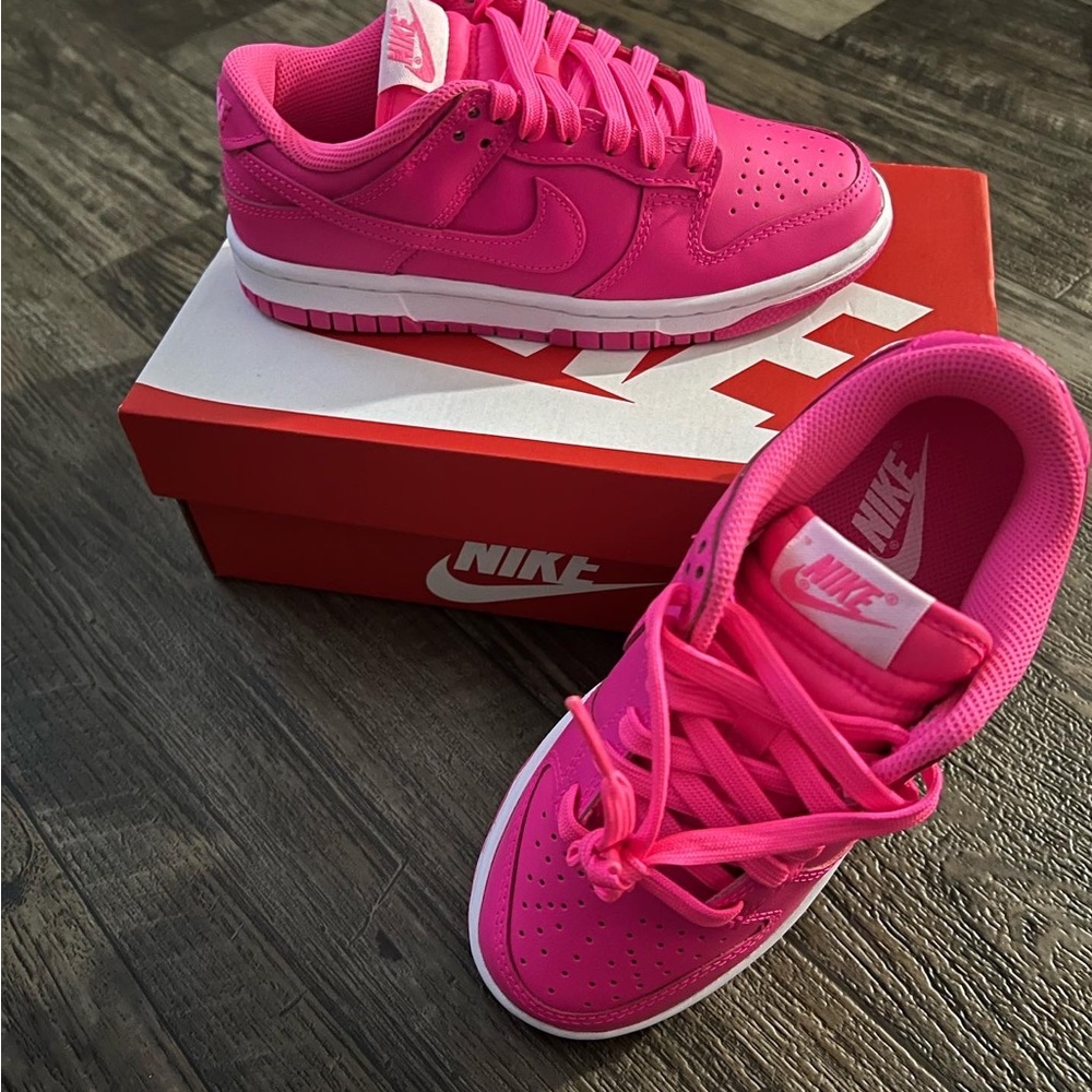 Nike dunk low “hyper pink”